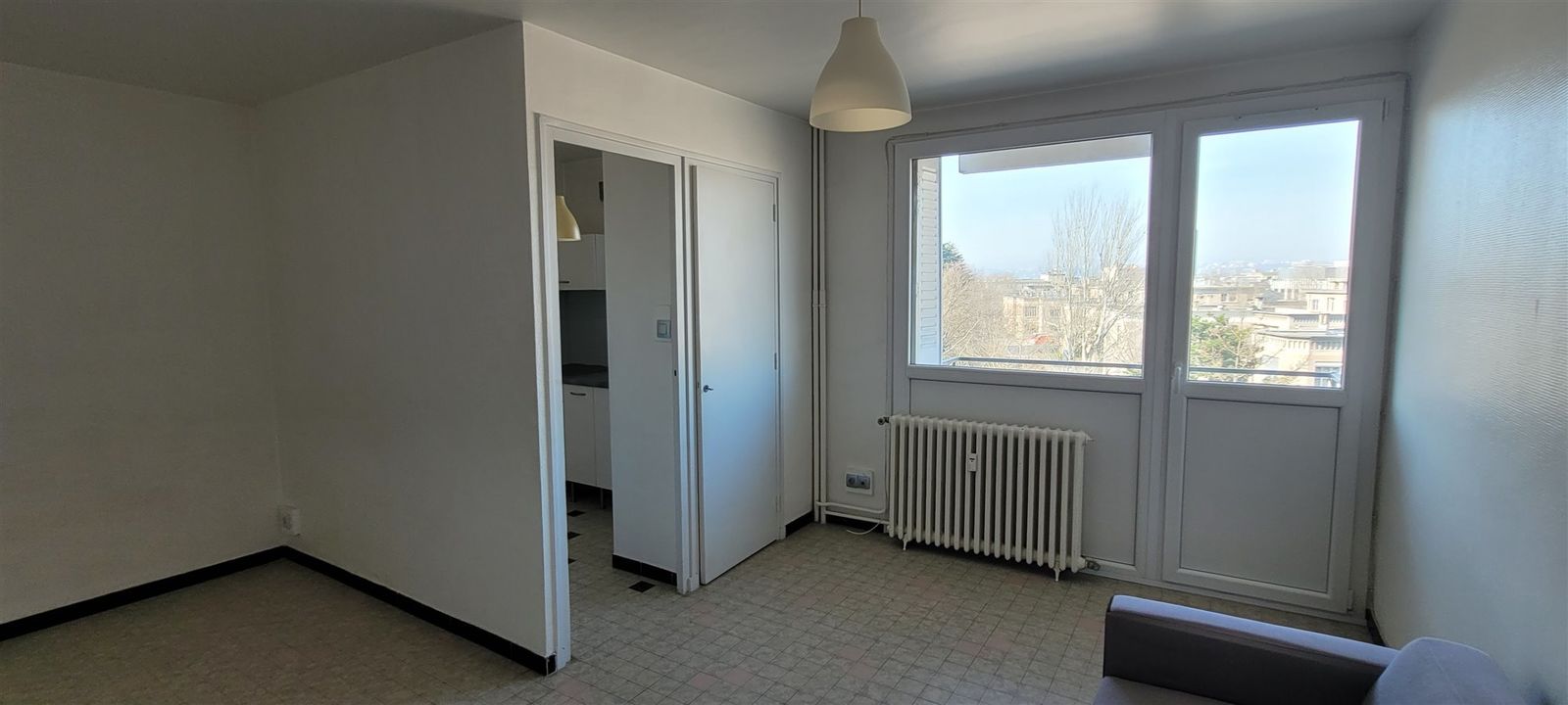 Studio 28 m² aménageable en T2 – MONTCHAT