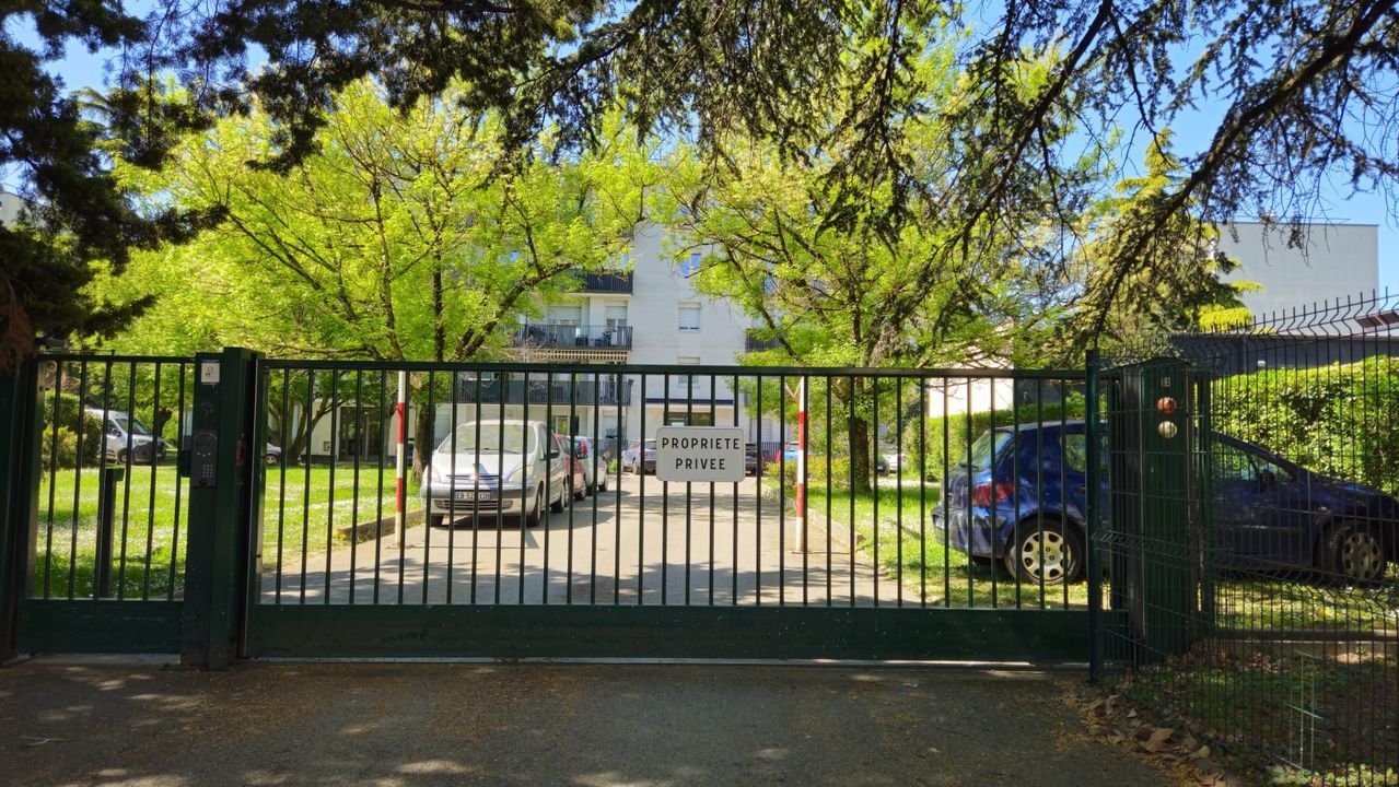 Garage fermé et sécurisé – Vaulx en Velin