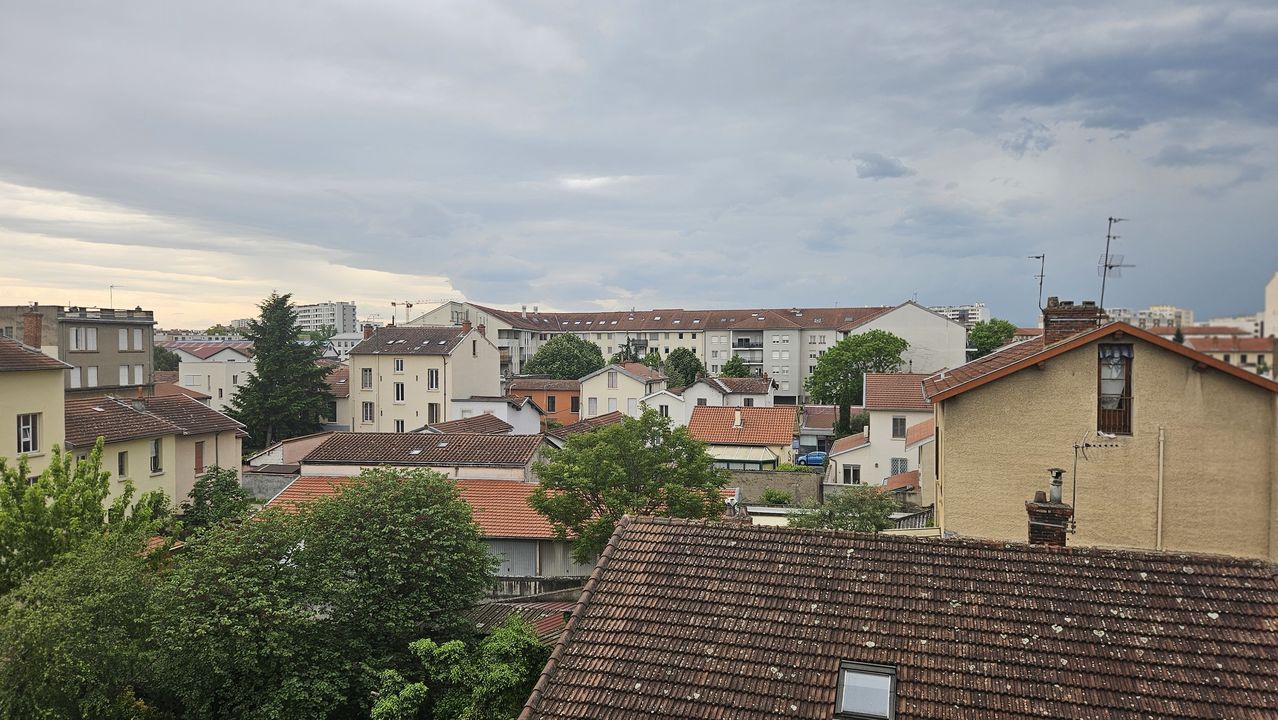 T1 AVEC BALCON ET CAVE  LYON 8